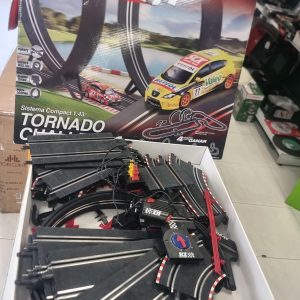 CIRCUITO SCALEXTRIC 1:43 COMPACT TORNADO CHALLENGE