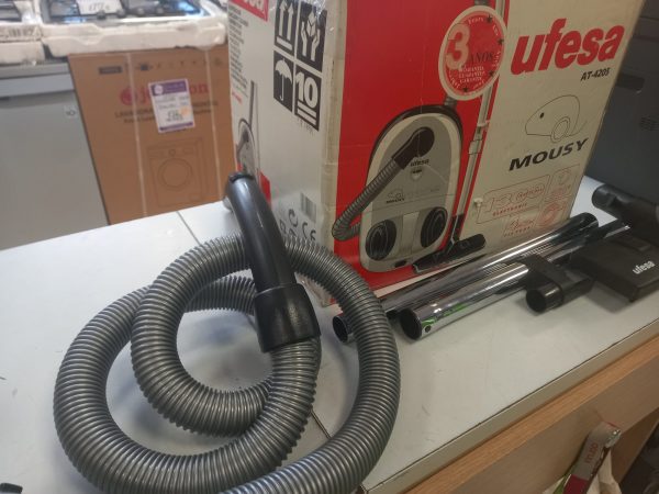 ASPIRADOR CON BOLSA UFESA AT 4205 - Imagen 4
