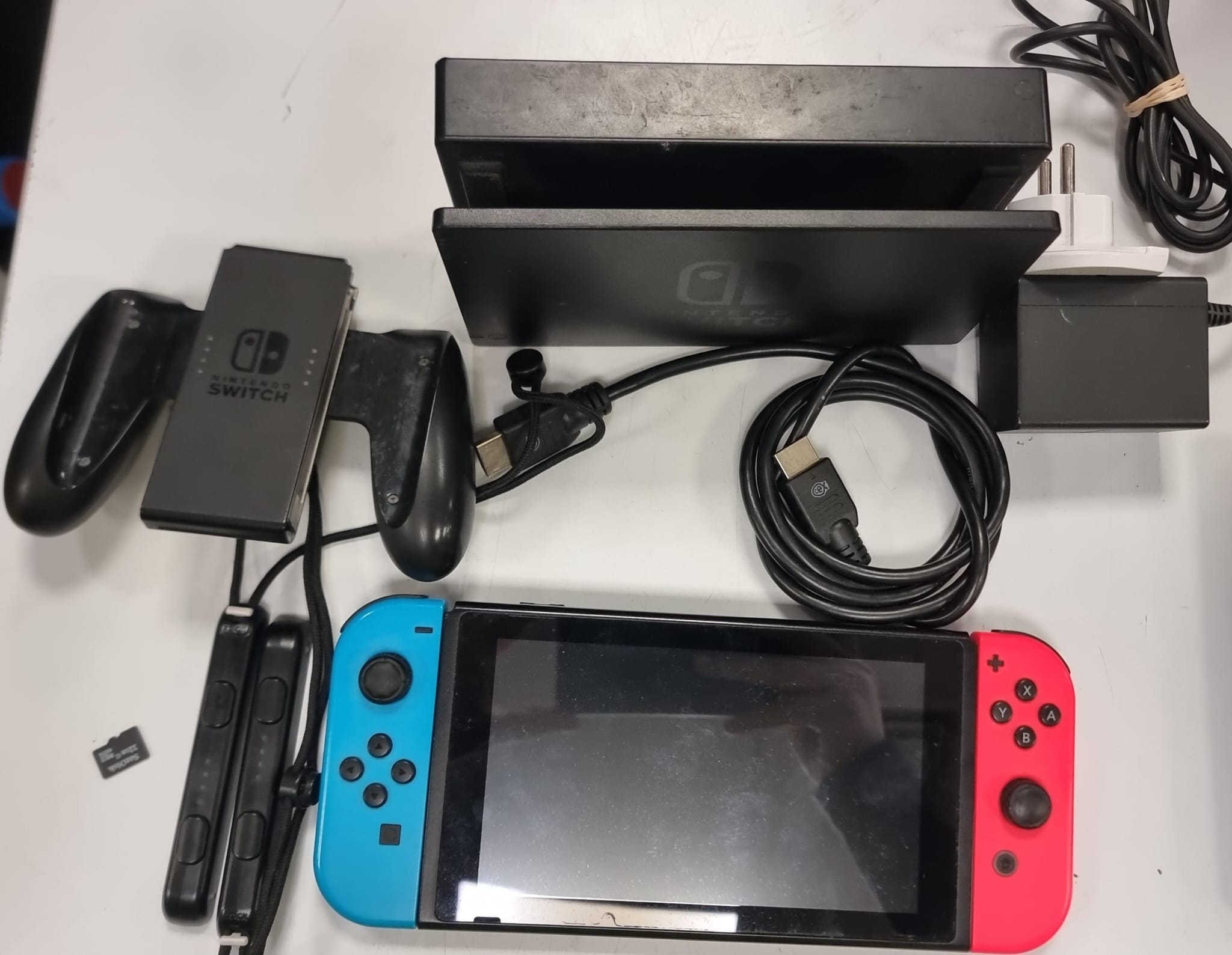 CONSOLA NINTENDO SWTICH 32GB + SD 32GB