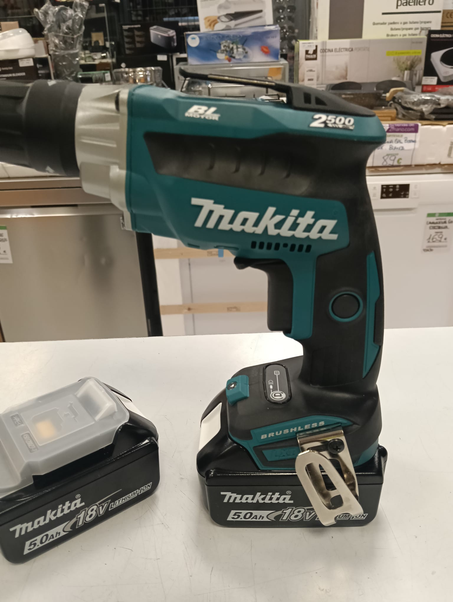 ATORNILLADOR PLADUR/YESO MAKITA DFS250Z + 2 BATERIAS 5AH - Imagen 2