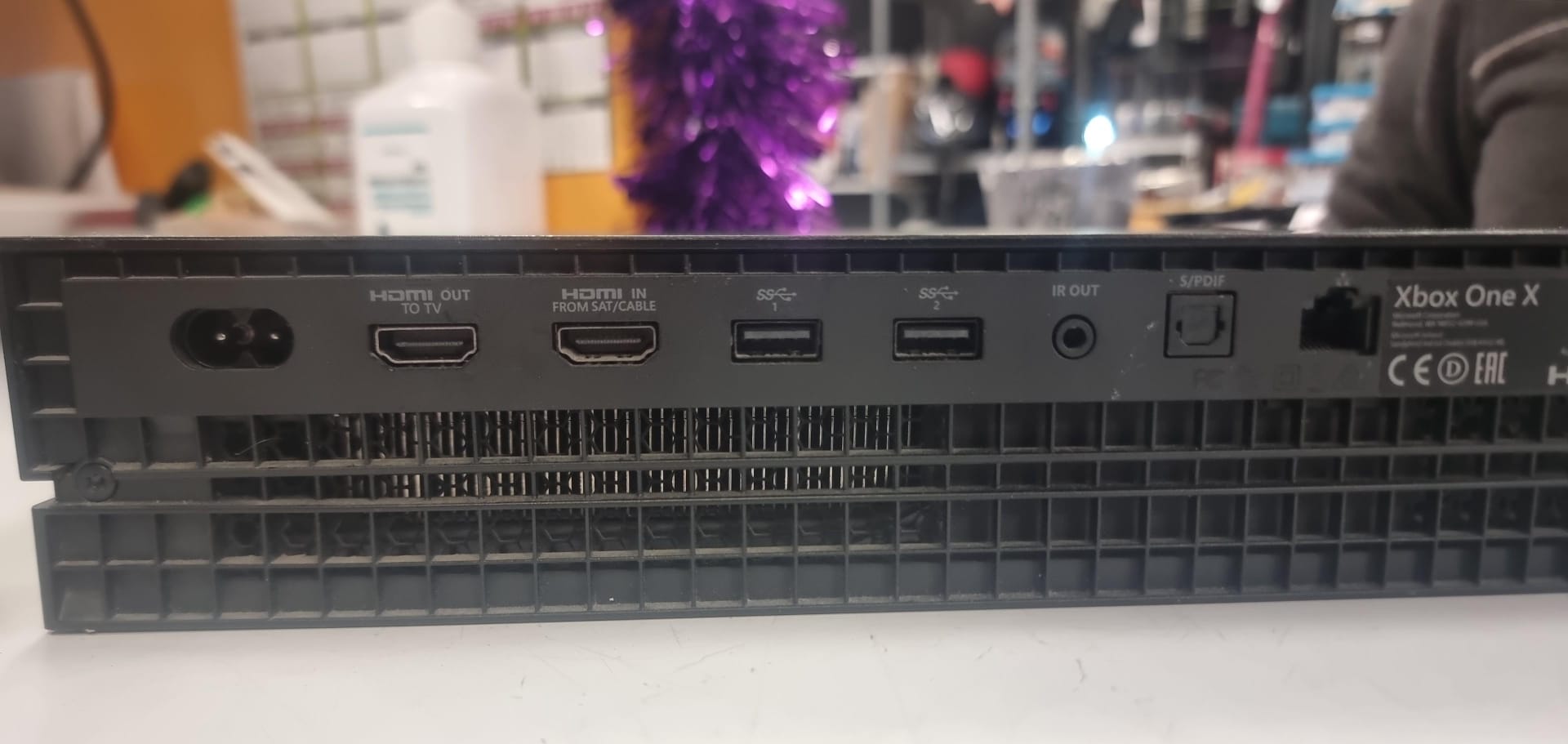 CONSOLA XBOX ONE X 1TB PROJECT SCORPIO - Imagen 4