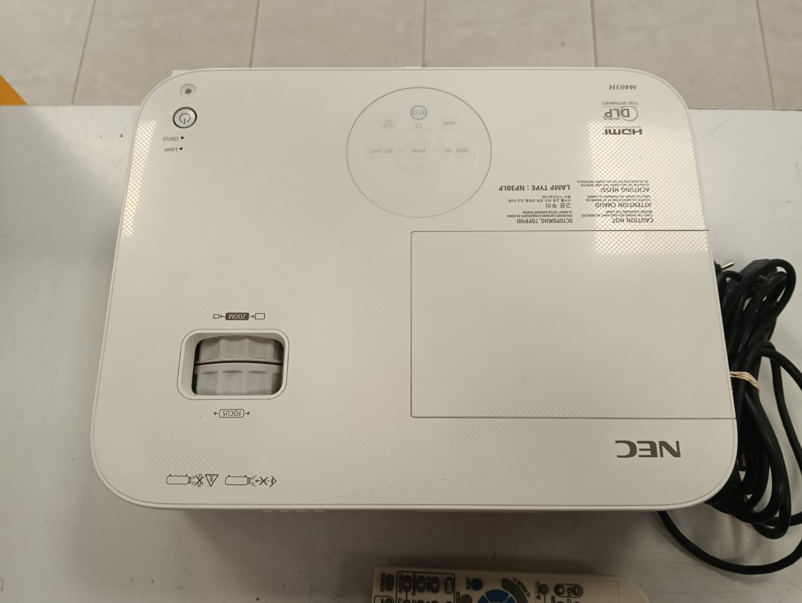 PROYECTOR NEC M403H HDMI - Imagen 2