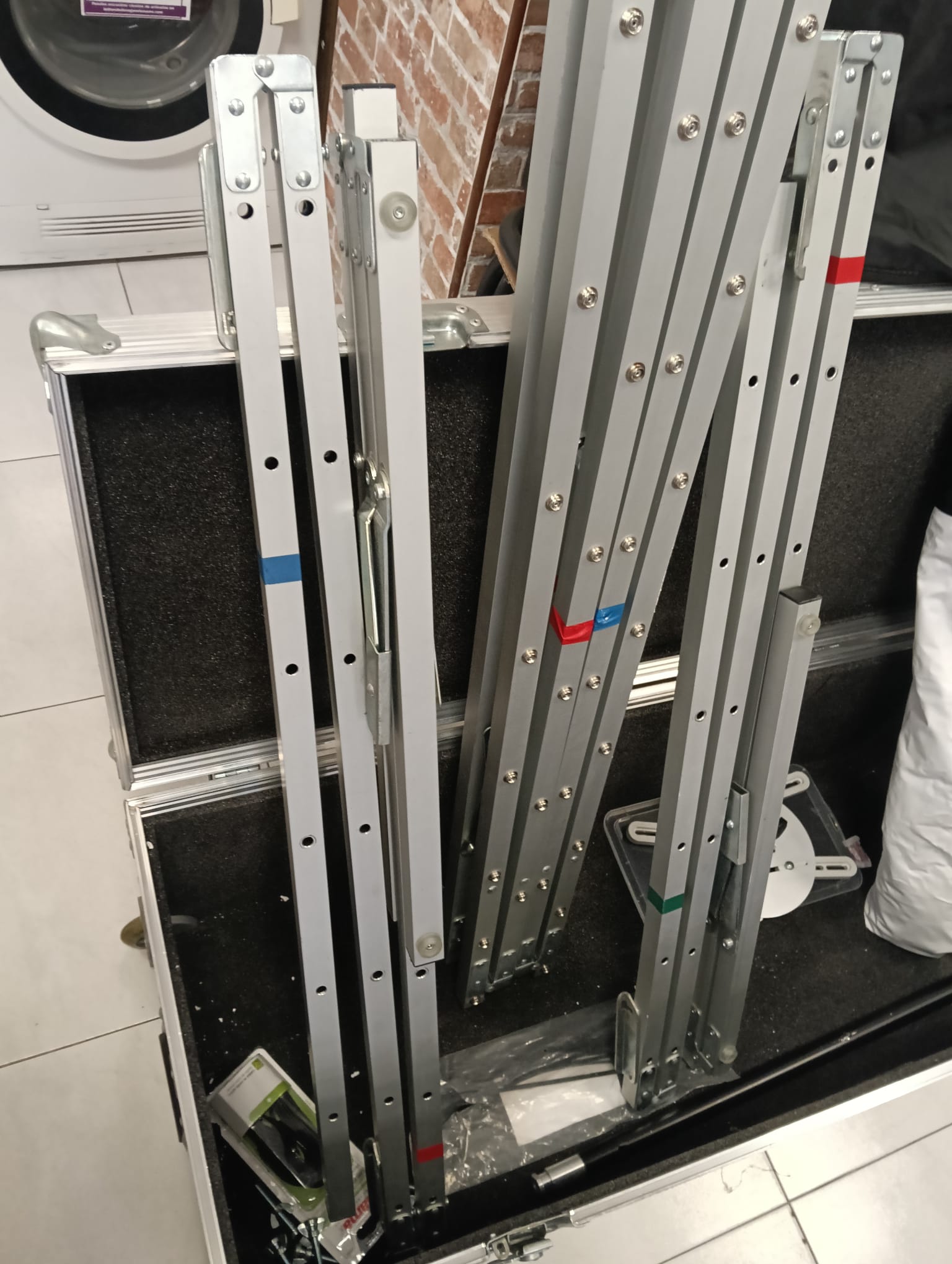 PANTALLA DE PROYECTOR AV STUMPFL MONOBLOX 300X230 + MALETA RIGIDA - Imagen 2