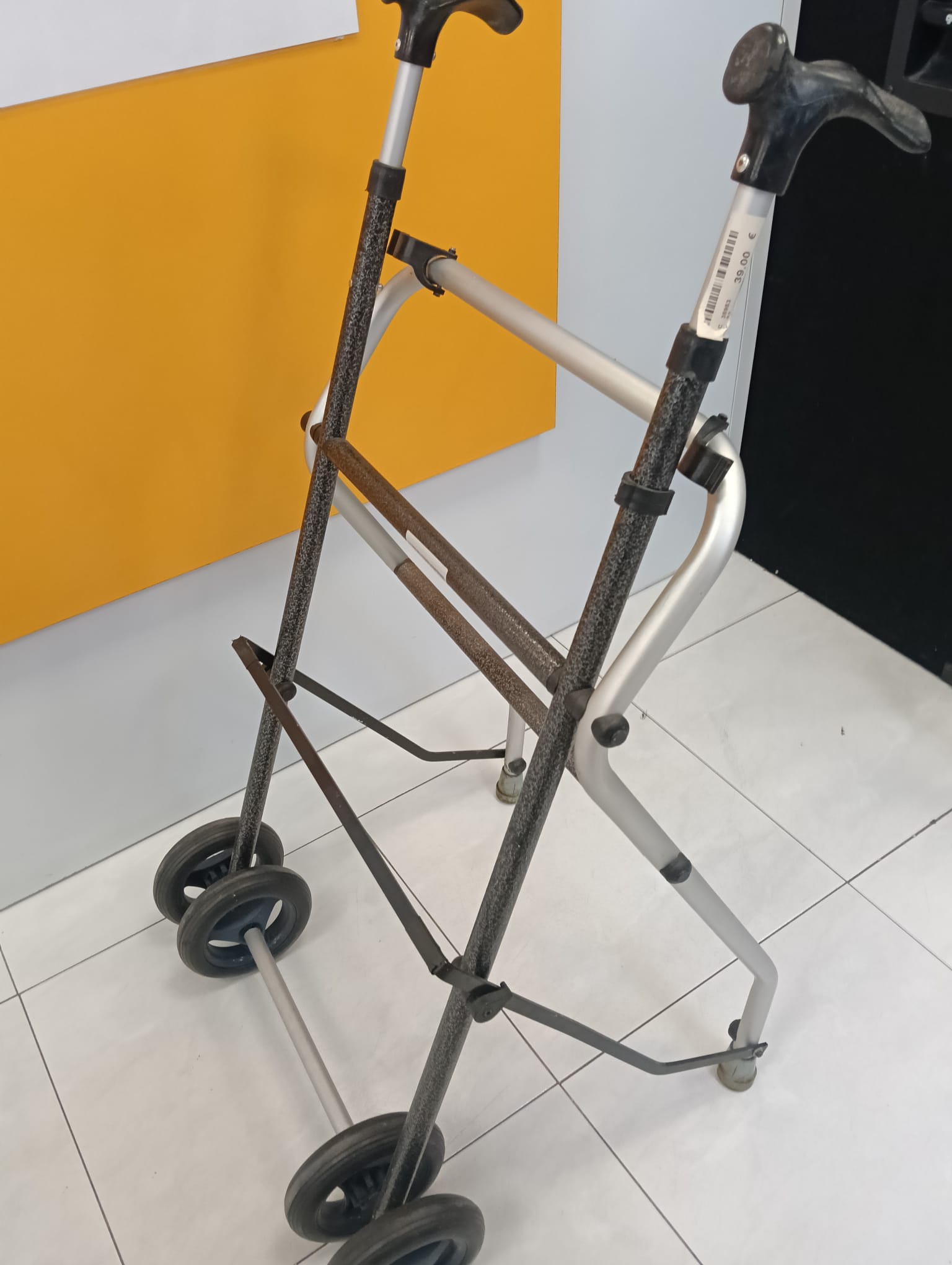 ANDADOR PLEGABLE NEGRO - Imagen 2