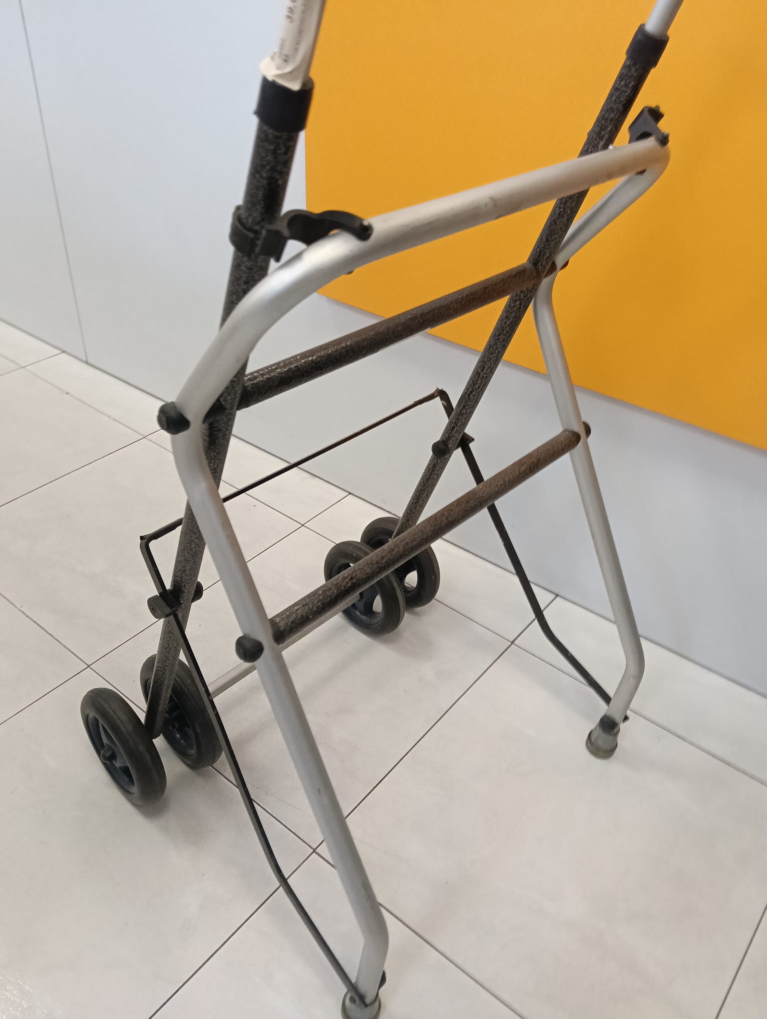 ANDADOR PLEGABLE NEGRO - Imagen 4