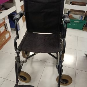 SILLA RUEDAS NEGRA (FALTA REPOSAPIES)