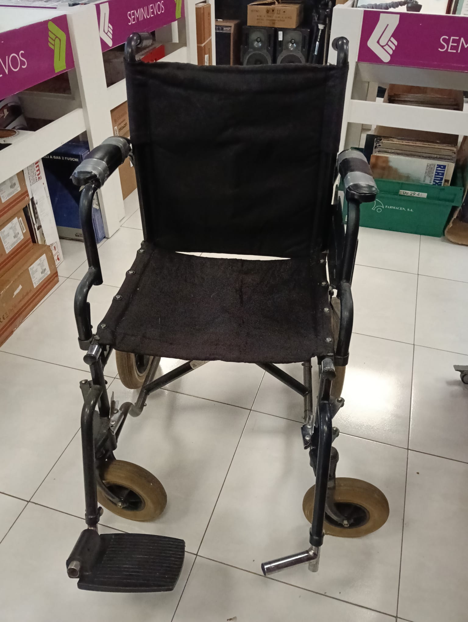 SILLA RUEDAS NEGRA (FALTA REPOSAPIES)