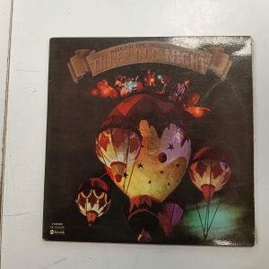 VINILO AROUND THE WORLD WITH THREE DOG NIGHT