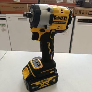 LLAVE DE IMPACTO DEWALT DCF921 + BATERIA 4AH