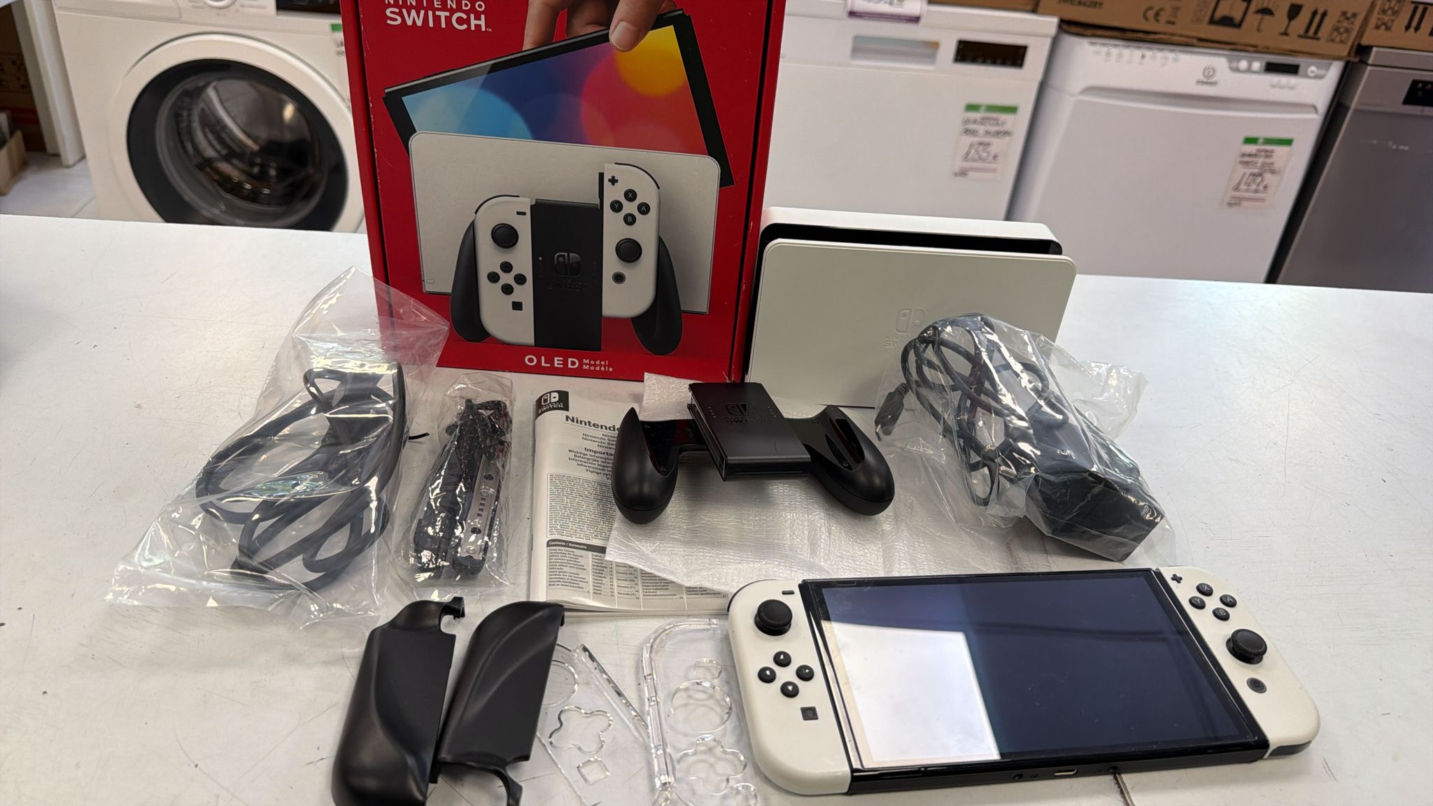 CONSOLA NINTENDO SWITHC OLED 64GB BLANCO - Imagen 2