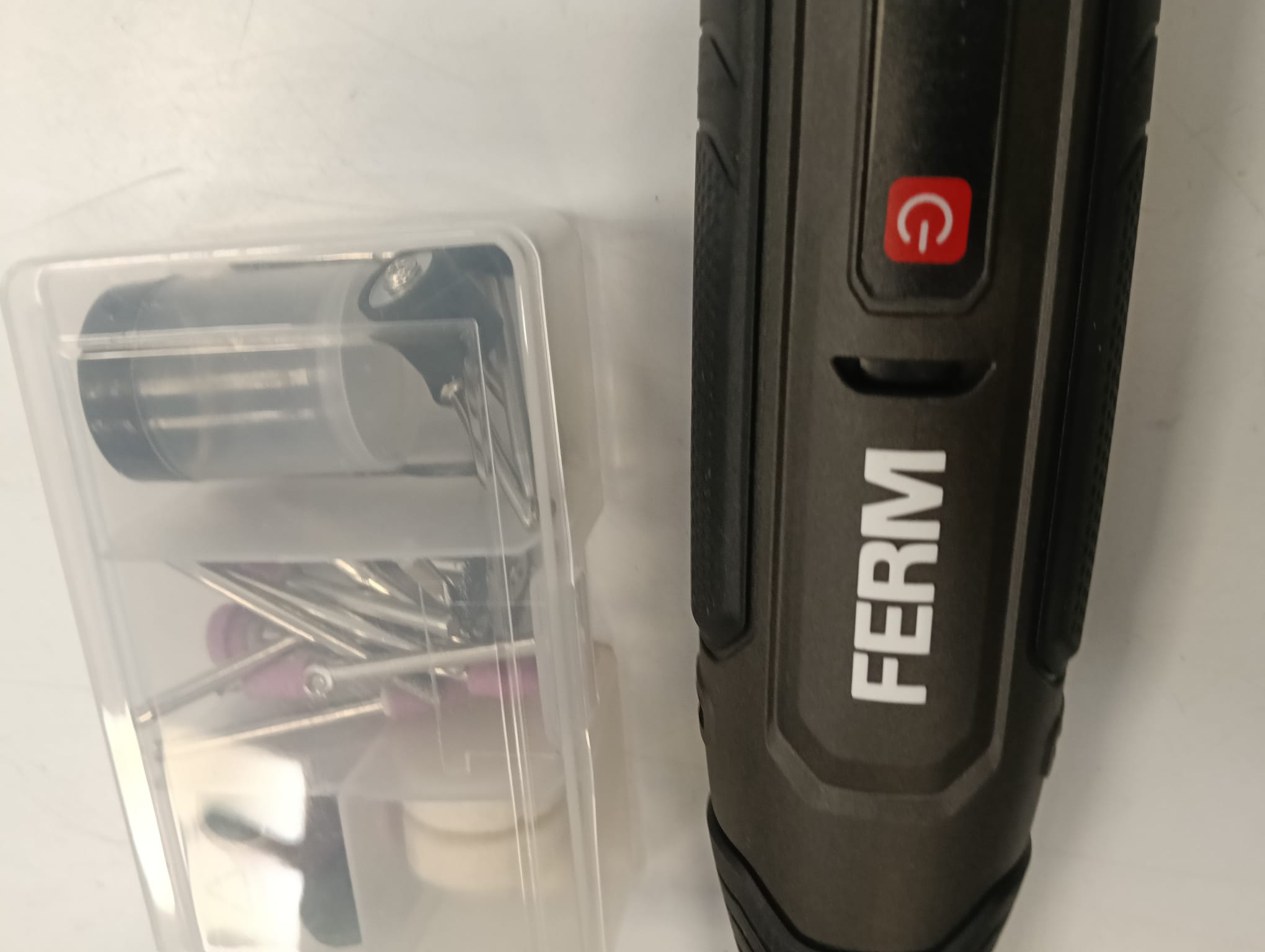 MULTIHERRAMIENTA FERM CTM1032 CON ACCESORIOS - Imagen 3