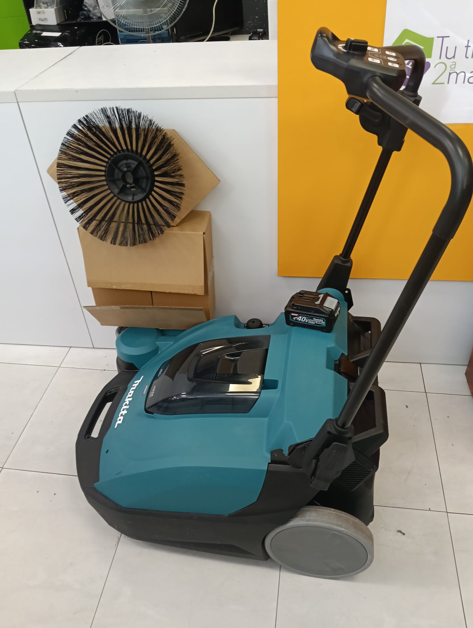BARREDORA MAKITA XGT VS001G + BATERIA 4AH XGT