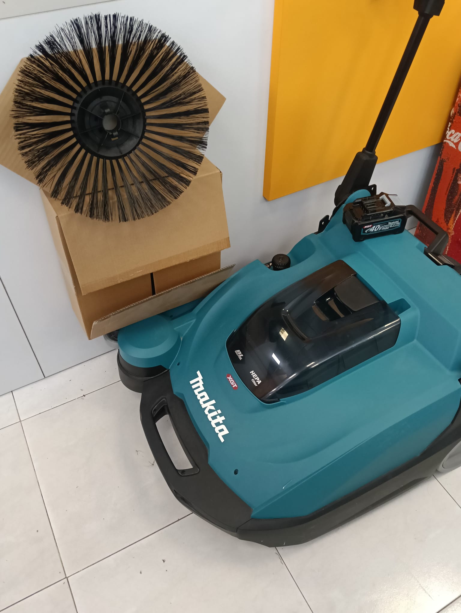 BARREDORA MAKITA XGT VS001G + BATERIA 4AH XGT - Imagen 2