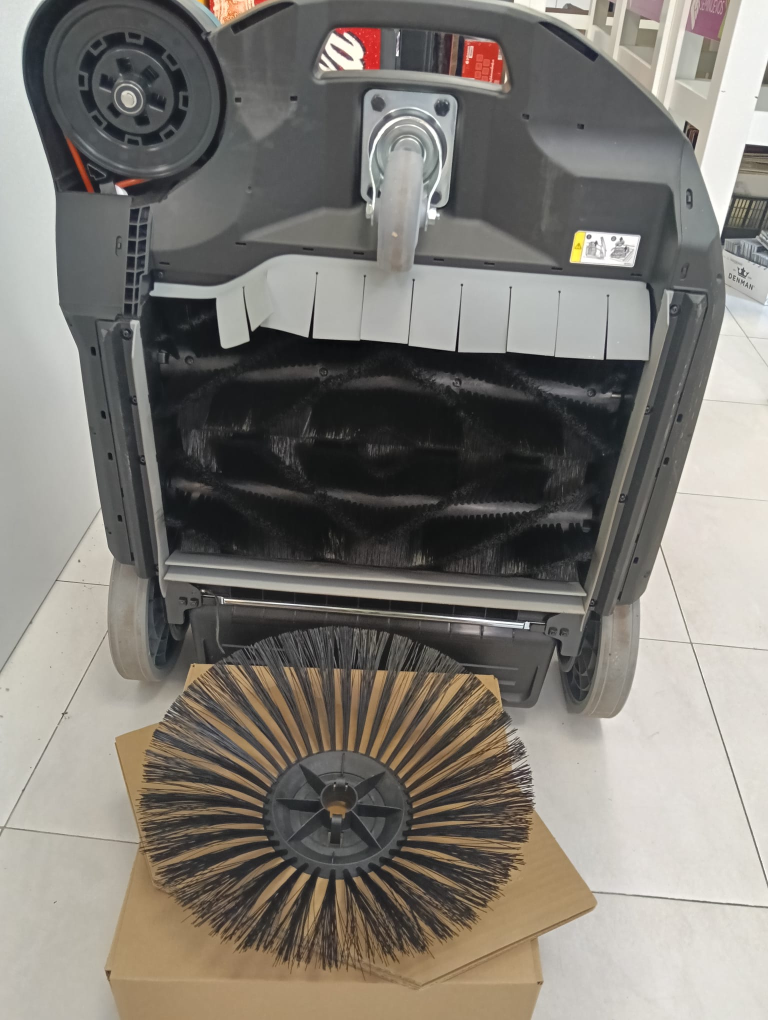 BARREDORA MAKITA XGT VS001G + BATERIA 4AH XGT - Imagen 3
