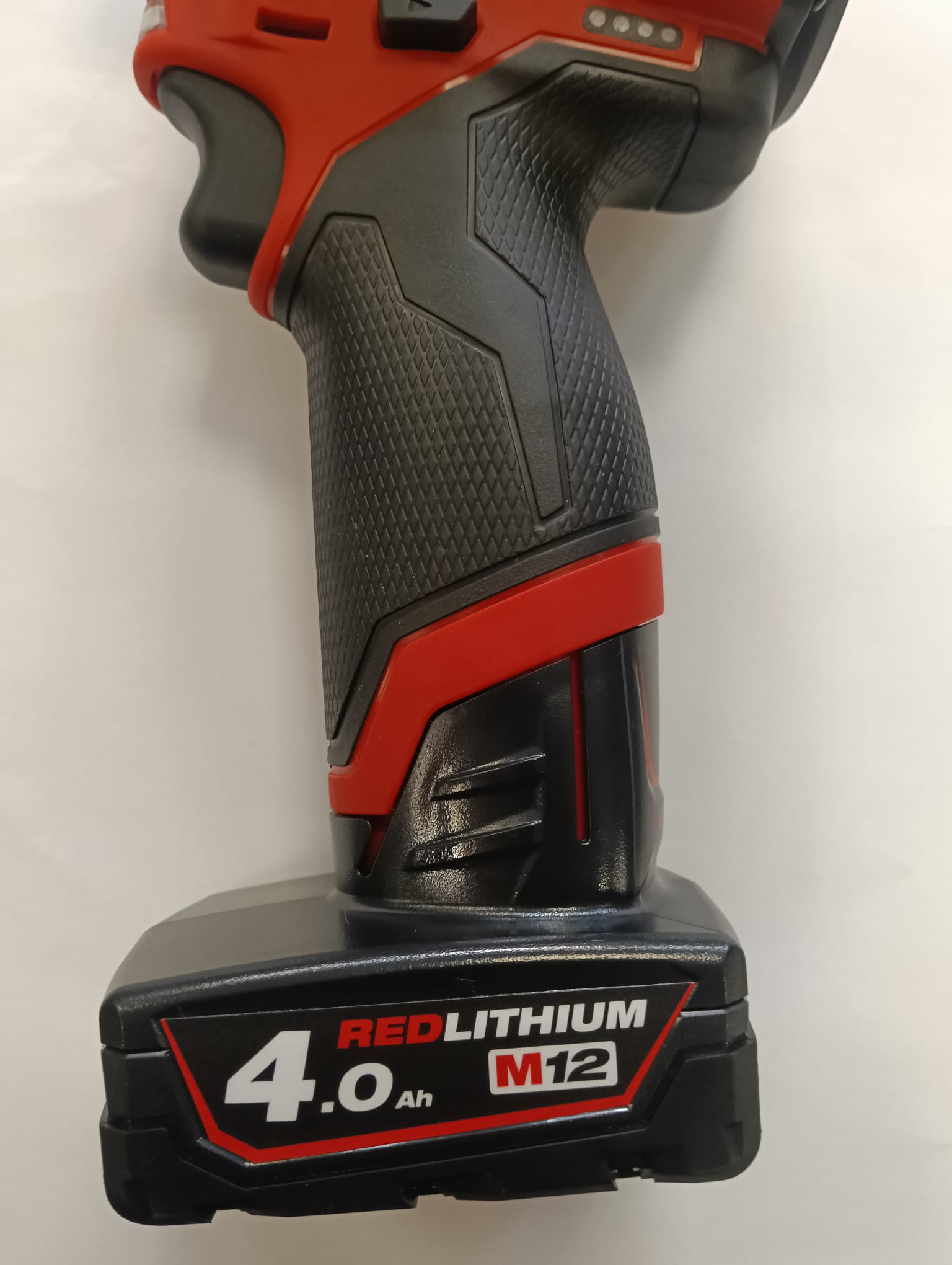 PISTOLA DE IMPACTO MILWAUKEE M12 FIWF12 + BAT 4.0AH - Imagen 2