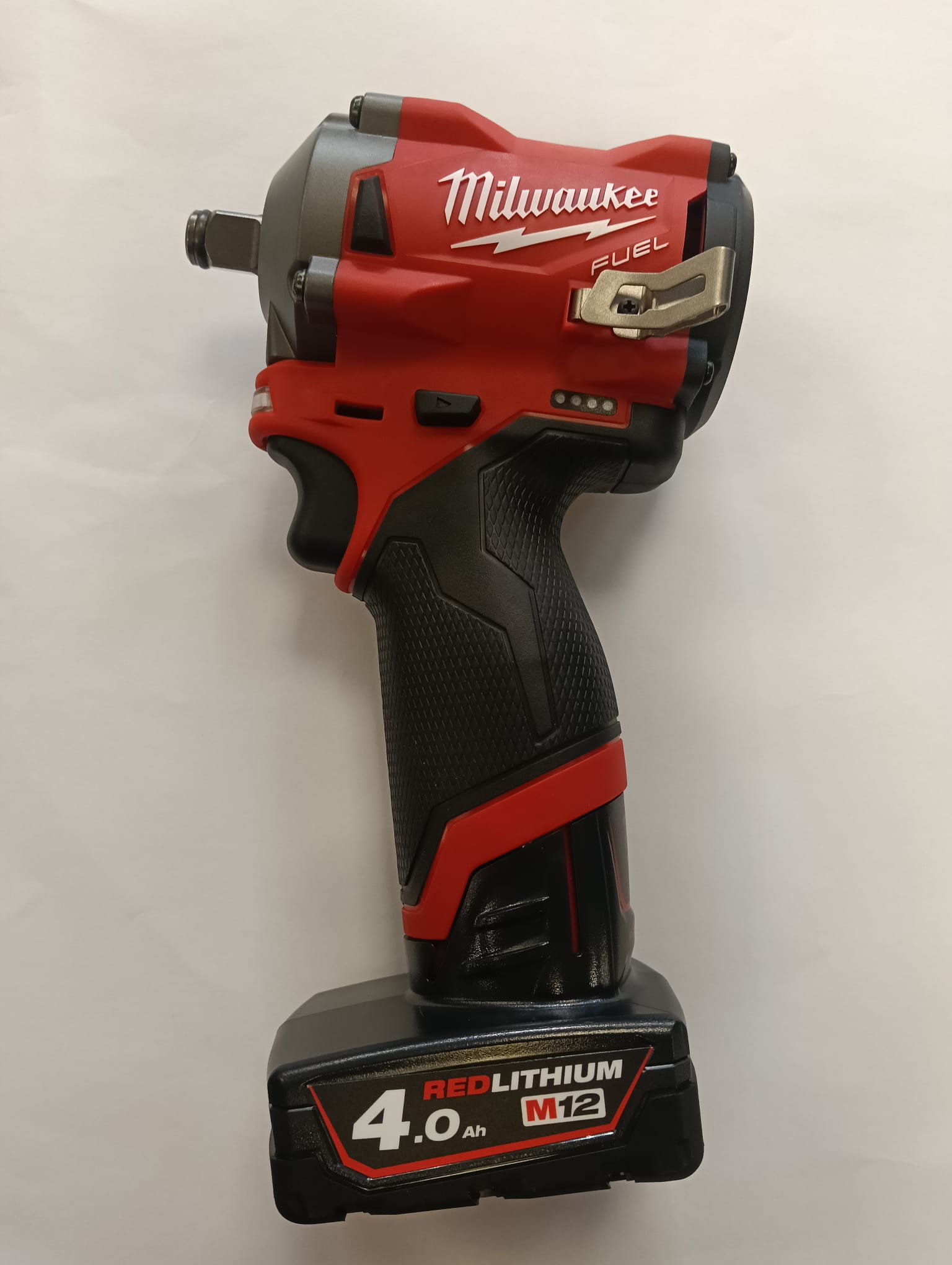 PISTOLA DE IMPACTO MILWAUKEE M12 FIWF12 + BAT 4.0AH