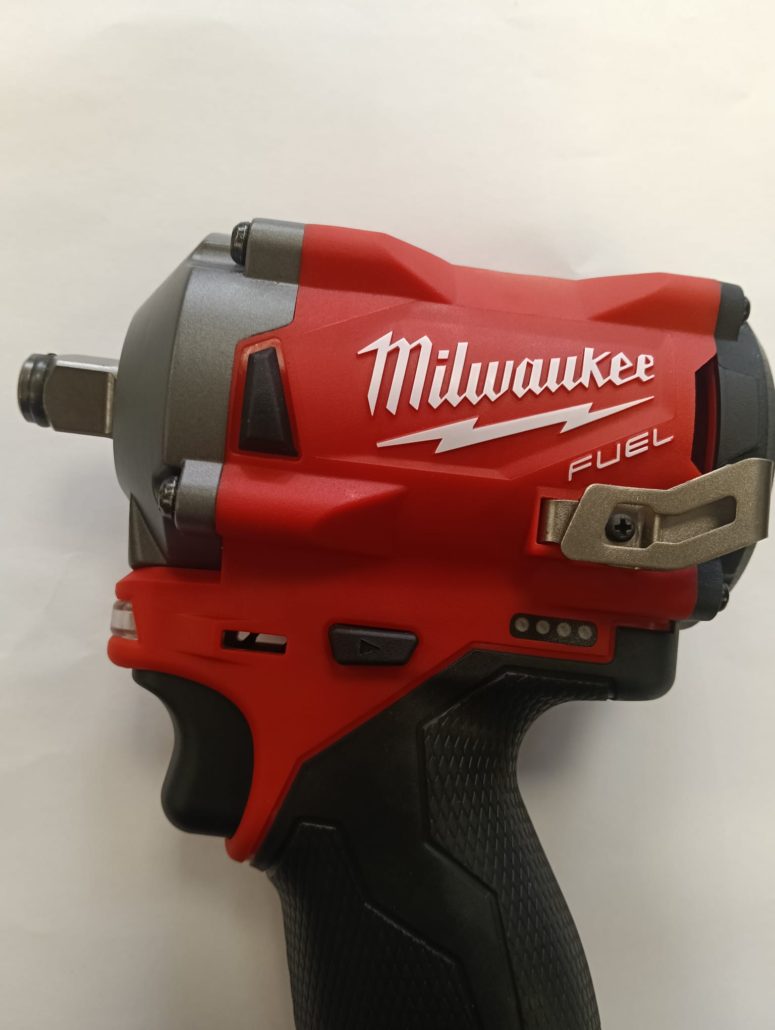 PISTOLA DE IMPACTO MILWAUKEE M12 FIWF12 + BAT 4.0AH - Imagen 3