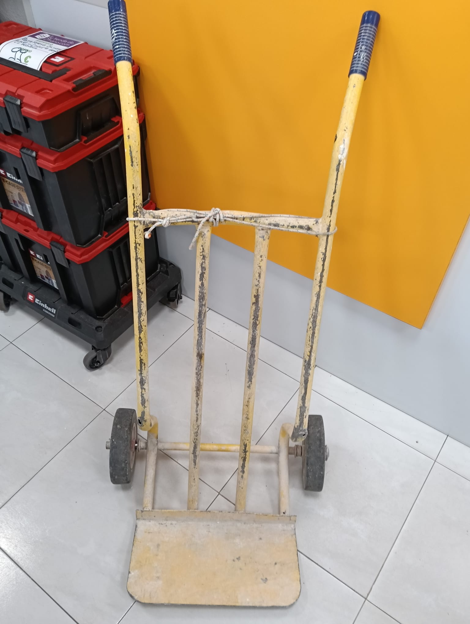 CARRETILLA AMARILLA TRANSPORTE