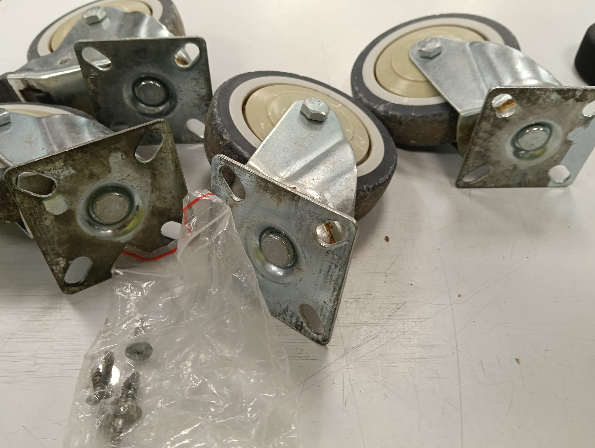 PACK DE 4 RUEDAS PARA EXTERIOR 10CM - Imagen 2