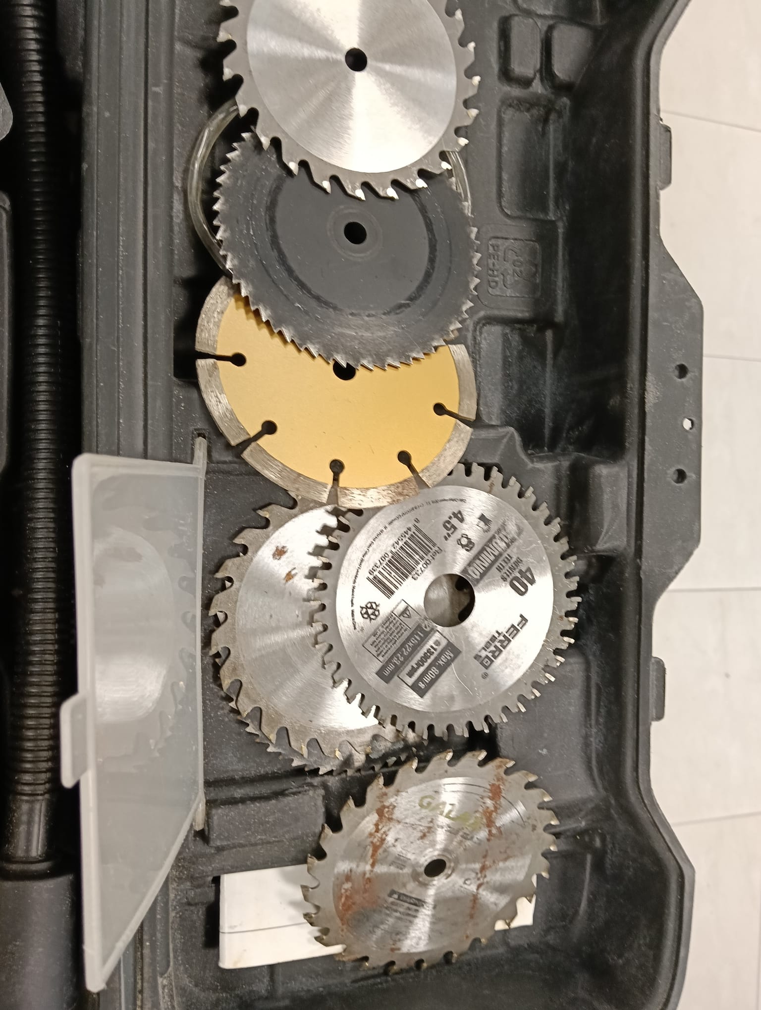 SIERRA CIRCULAR COMPACTA VONHAUS JH296DE 705W - Imagen 4