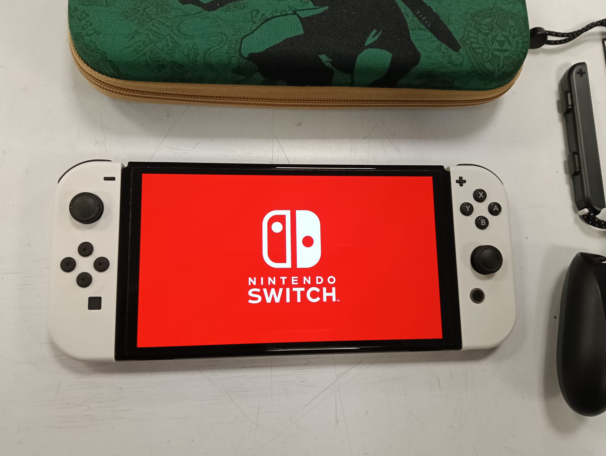 CONSOLA NINTENDO SWITCH OLED (CONSOLA + JOYCONS) - Imagen 4