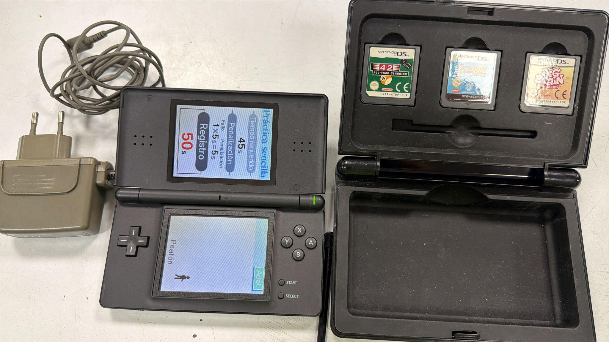 CONSOLA NINTENDO DS LITE NEGRA + CARTUCHOS + FUNDA - Imagen 2