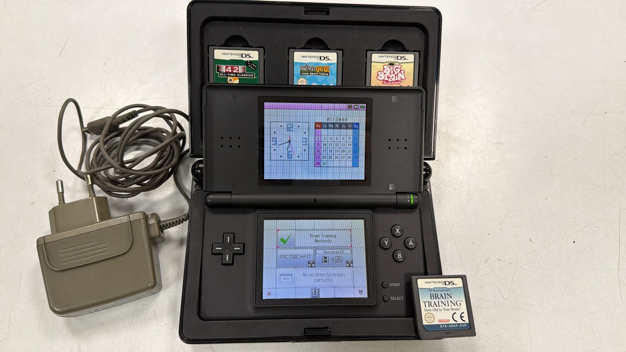 CONSOLA NINTENDO DS LITE NEGRA + CARTUCHOS + FUNDA