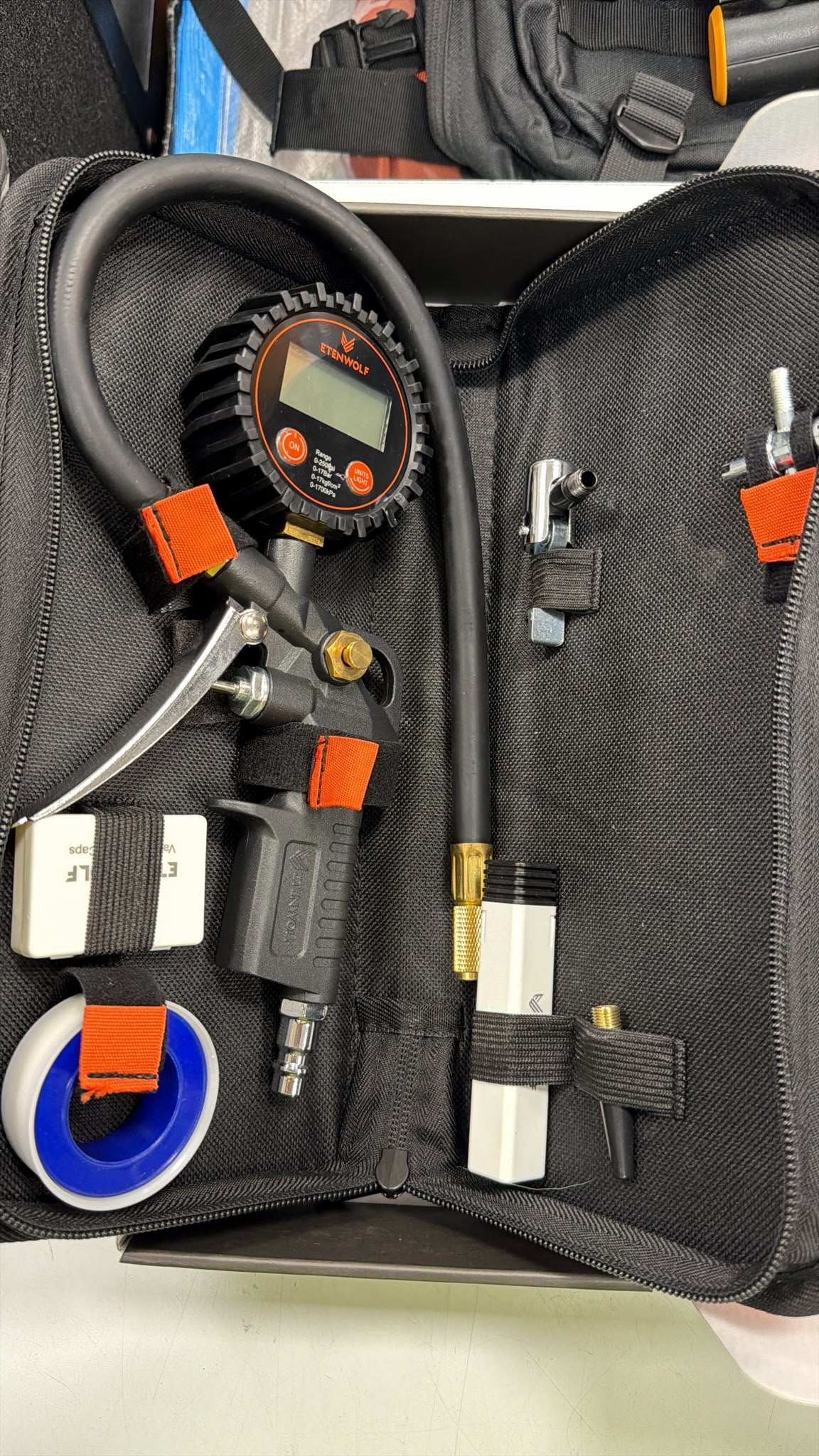 INFLADOR CON MANOMETRO ETENWOLF T500 - Imagen 2