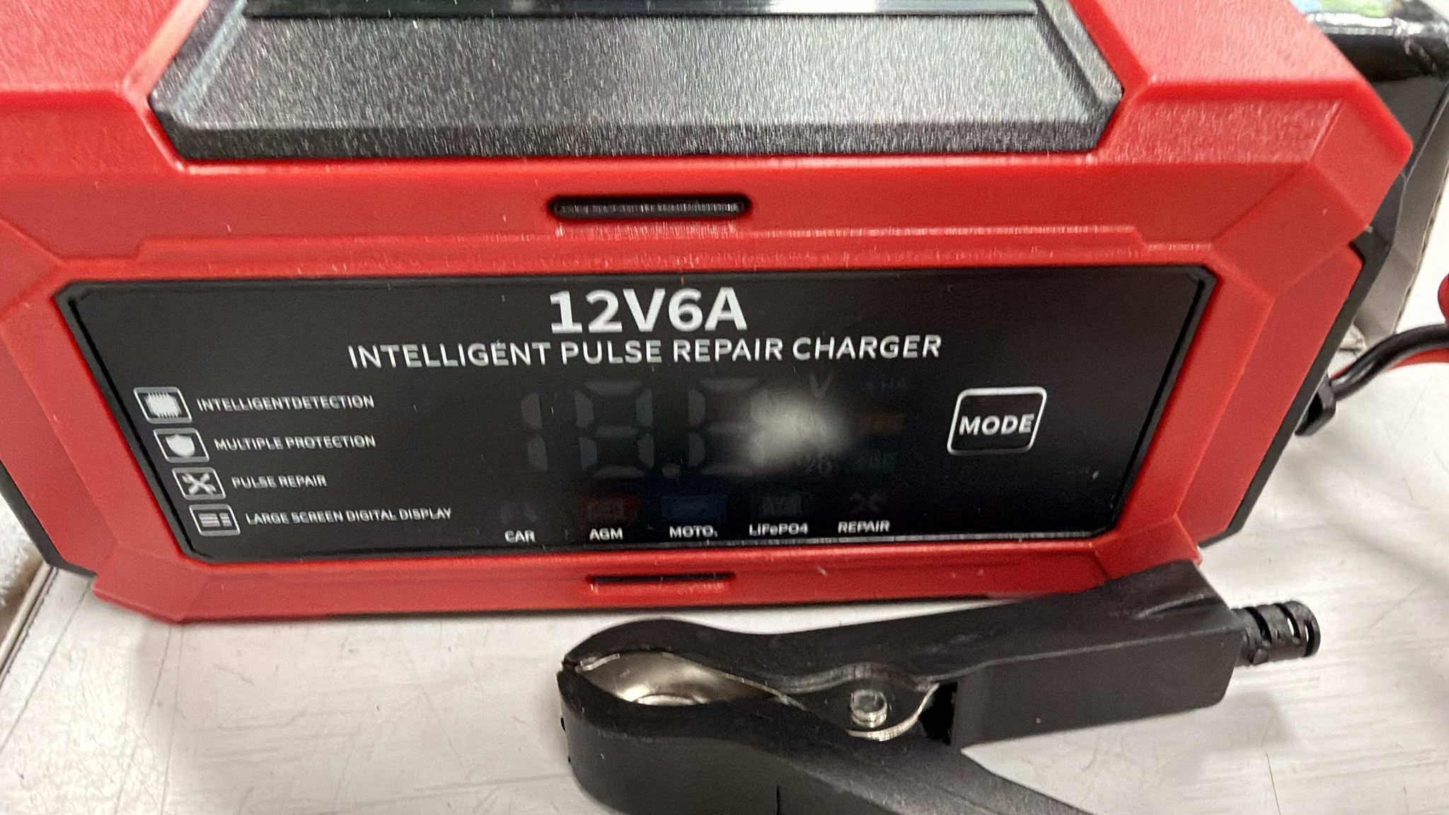 CARGADOR DE BATERIA HUSGW 12V6A - Imagen 3