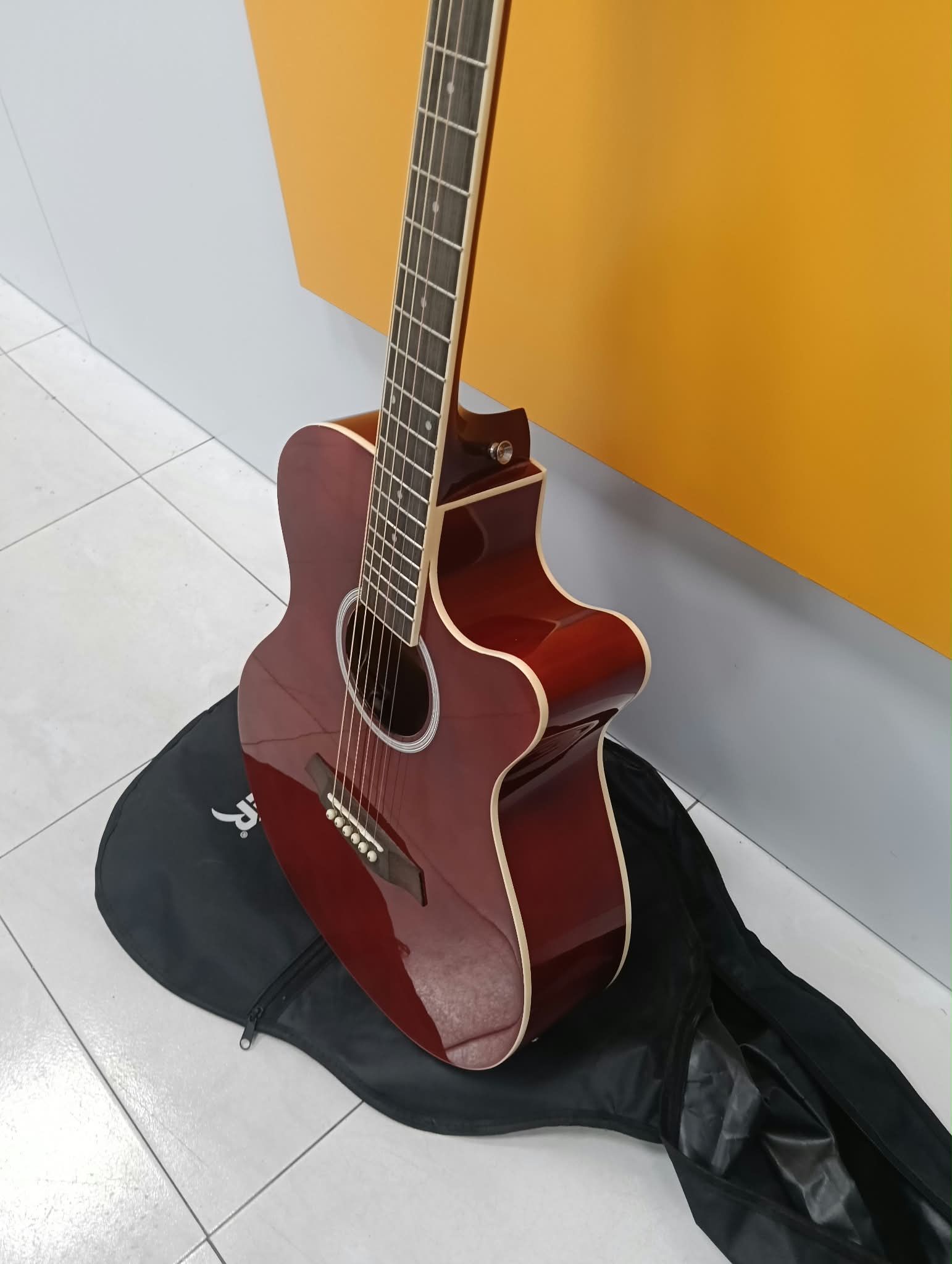GUITARRA ELECTRO ACUSTICA TIGER ACG-4BL + FUNDA - Imagen 3
